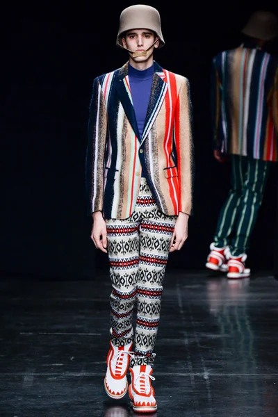 Look 18
